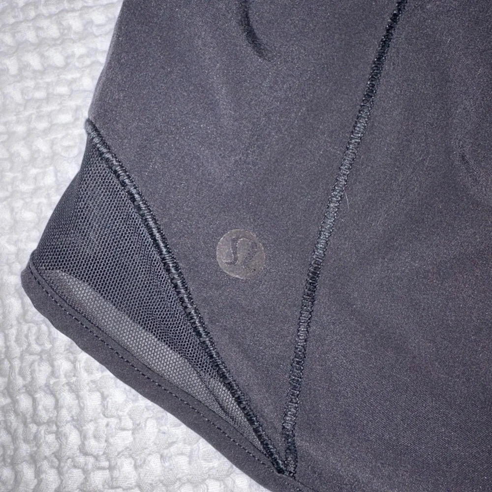 Lululemon Hotty Hot Short II, Long 4 Inches in Black - Size 4 - Picture 8 of 15